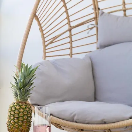 Sun And Sea Deluxe Apartment