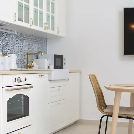 Sun And Sea Deluxe Apartment
