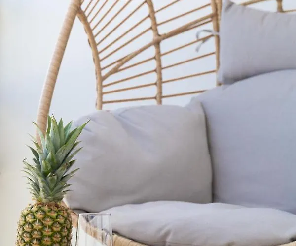 Sun And Sea Deluxe Apartment