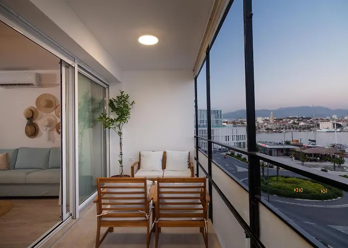 Sun And Sea Deluxe Apartment *