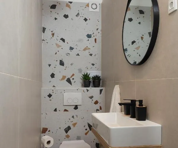 Sun And Sea Deluxe Apartment